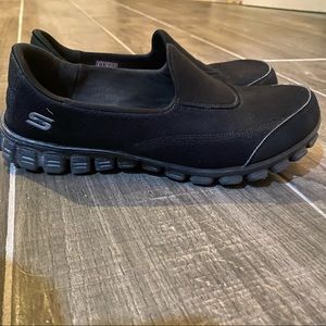 Sharp sporty Sketcher Slip on Sneakers